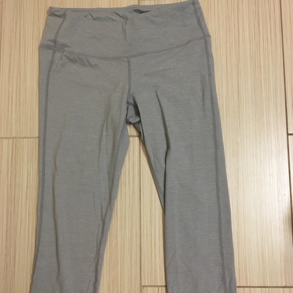 🆕 Athleta capri/crop leggings - Picture 3 of 4